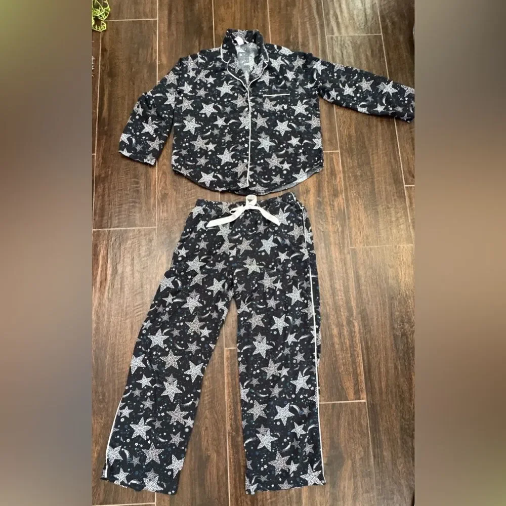 Victoria’s Secret Star Print Pajama Set Button Down Top & Pants w/pockets sz M